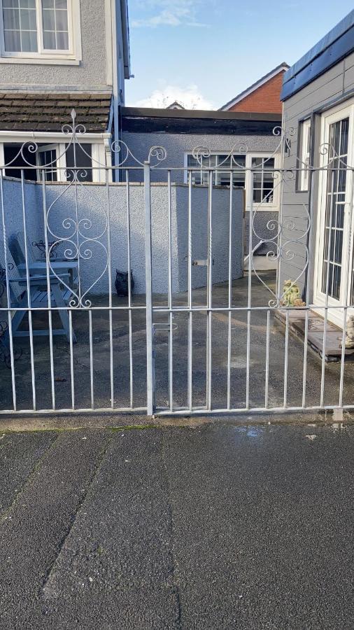 Roblins Nest Apartment Ammanford Luaran gambar